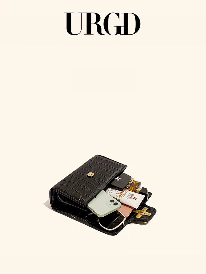 Clutch - Black with Shoulder Chain